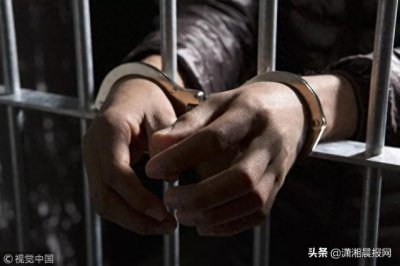 ​广西47岁教导主任在讲台等公共场所猥亵17名女学生，获刑7年6个月！