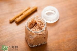 唇部磨砂膏多久用一次？唇部磨砂膏可以天天用吗？