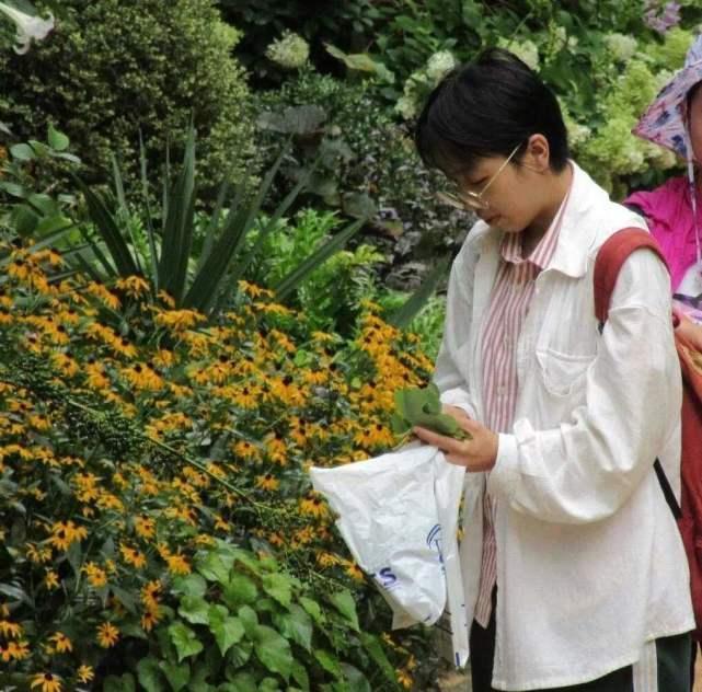 浙大女学霸，学习成绩与颜值超一流，学校公认的美女！